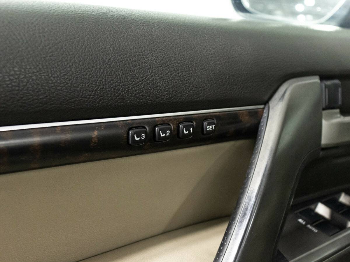 Toyota Land Cruiser с пробегом — 2009 год. Фото: #13