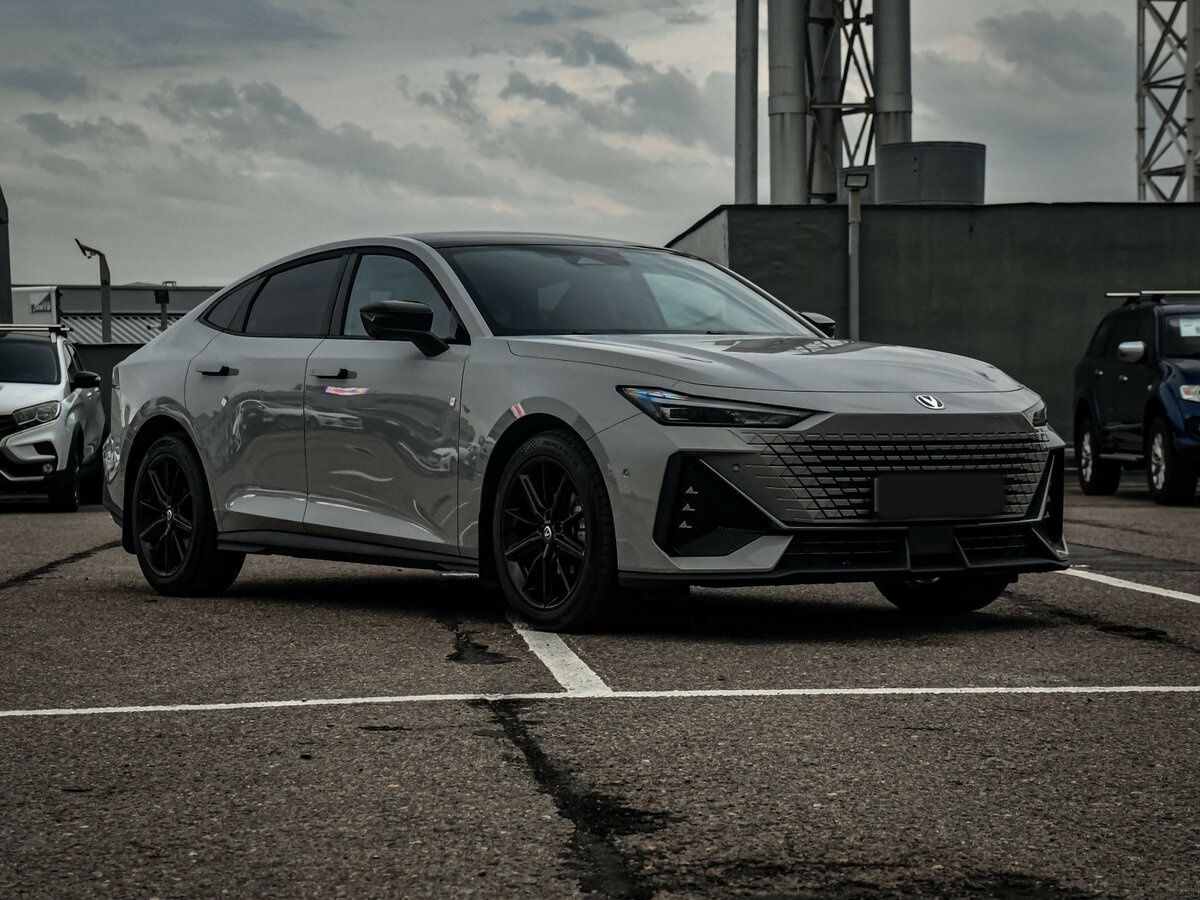 Changan UNI-V с пробегом — 2024 год. Фото: #2