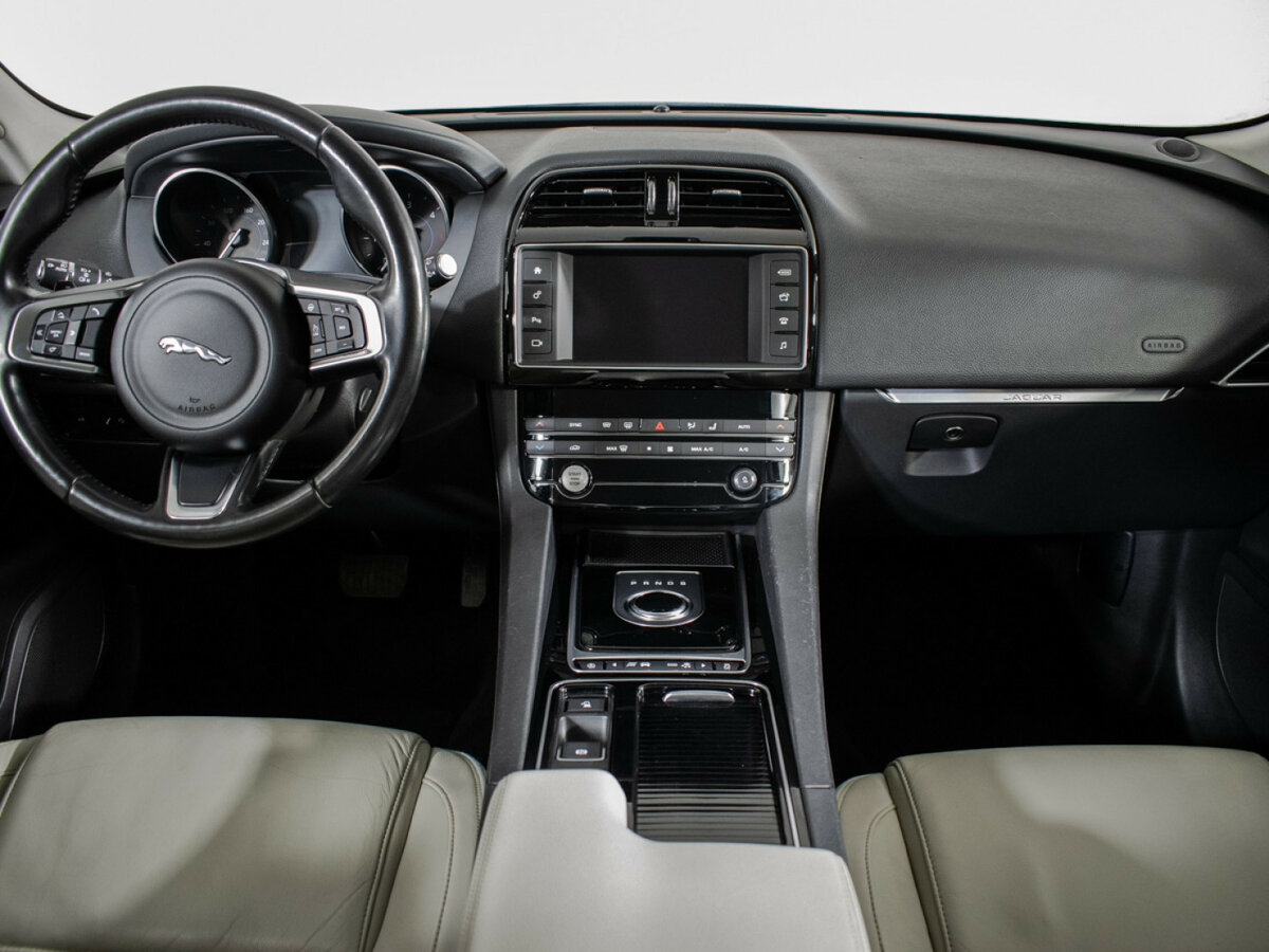 Jaguar F-Pace с пробегом — 2017 год. Фото: #10