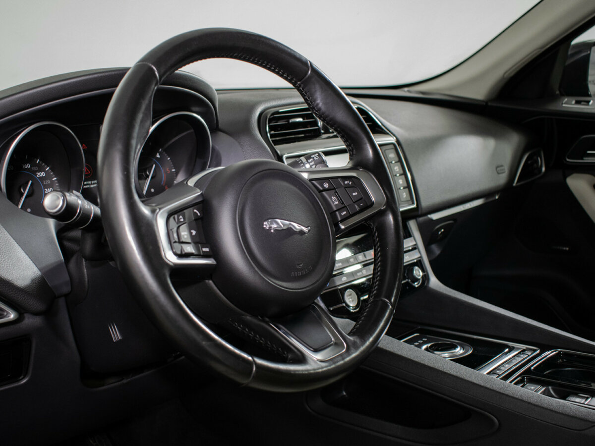 Jaguar F-Pace с пробегом — 2017 год. Фото: #12