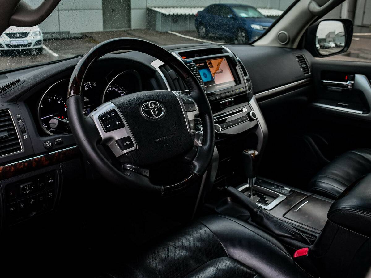 Toyota Land Cruiser с пробегом — 2012 год. Фото: #9