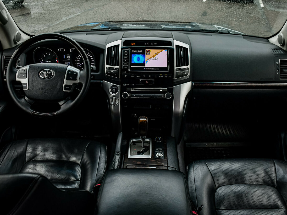 Toyota Land Cruiser с пробегом — 2012 год. Фото: #10