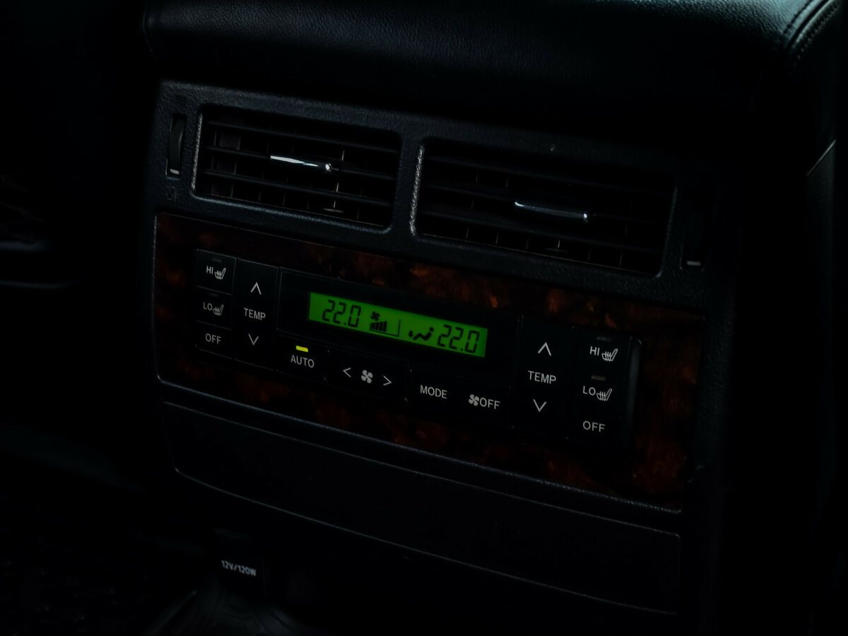 Toyota Land Cruiser с пробегом — 2012 год. Фото: #13