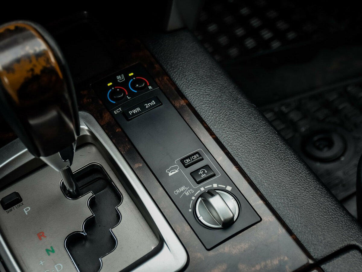 Toyota Land Cruiser с пробегом — 2012 год. Фото: #17