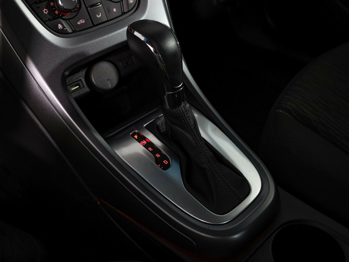 Opel Astra с пробегом — 2014 год. Фото: #15