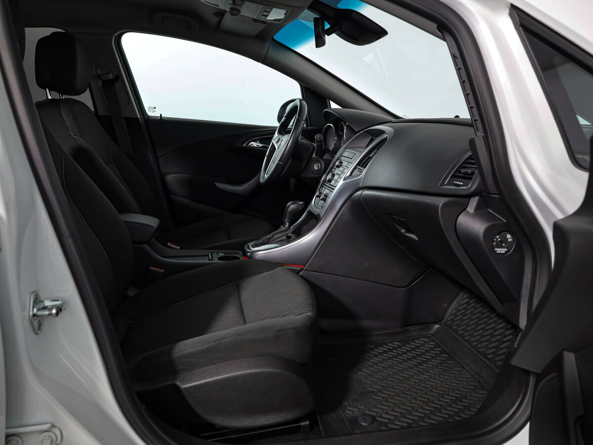 Opel Astra с пробегом — 2014 год. Фото: #17