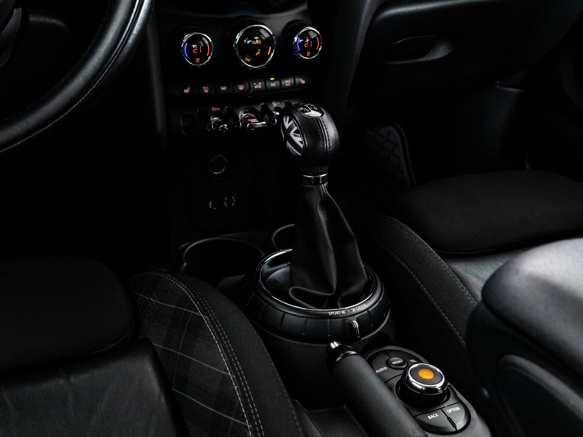 Mini Hatch с пробегом — 2015 год. Фото: #10