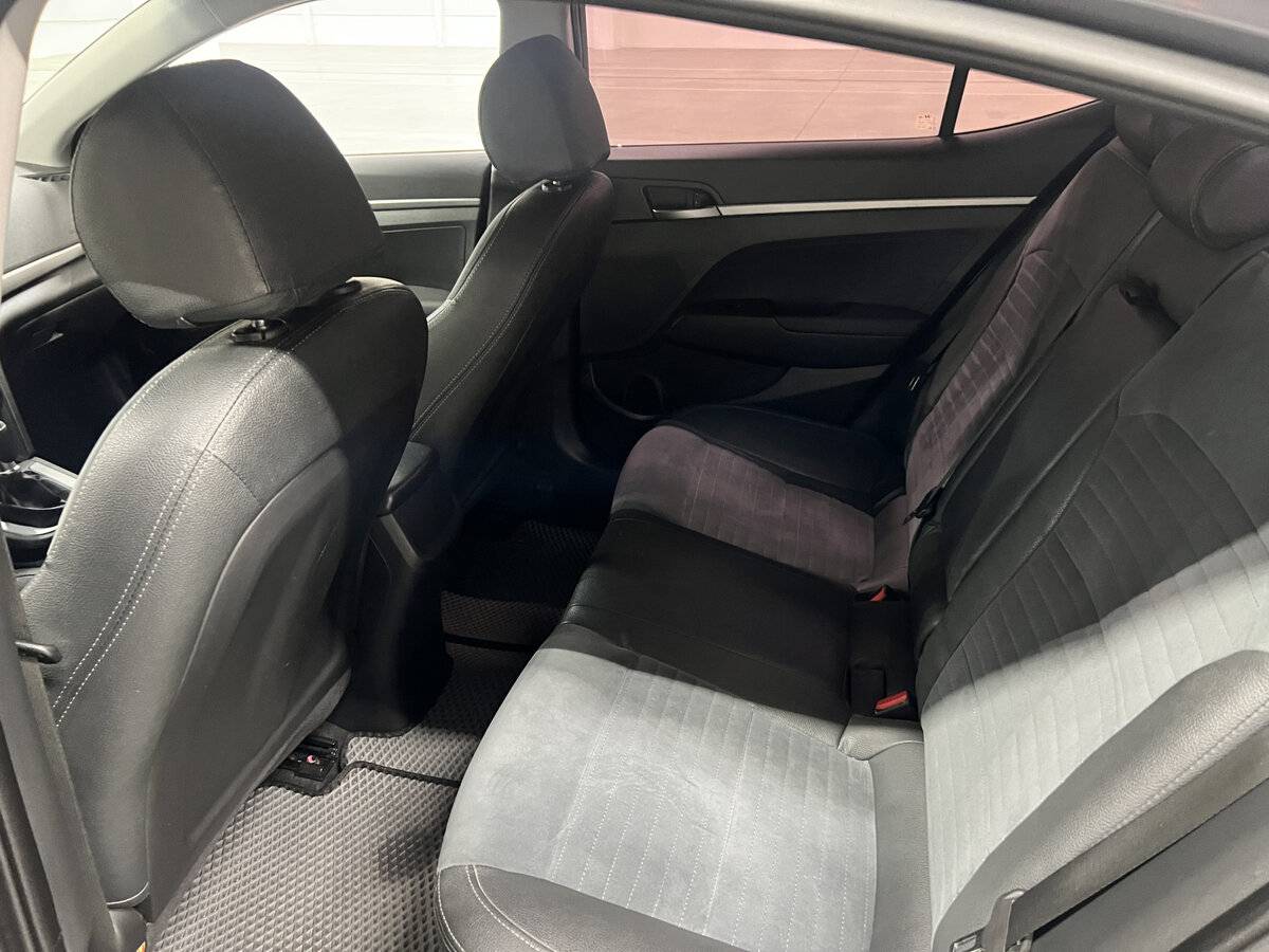 Hyundai Elantra с пробегом — 2016 год. Фото: #11