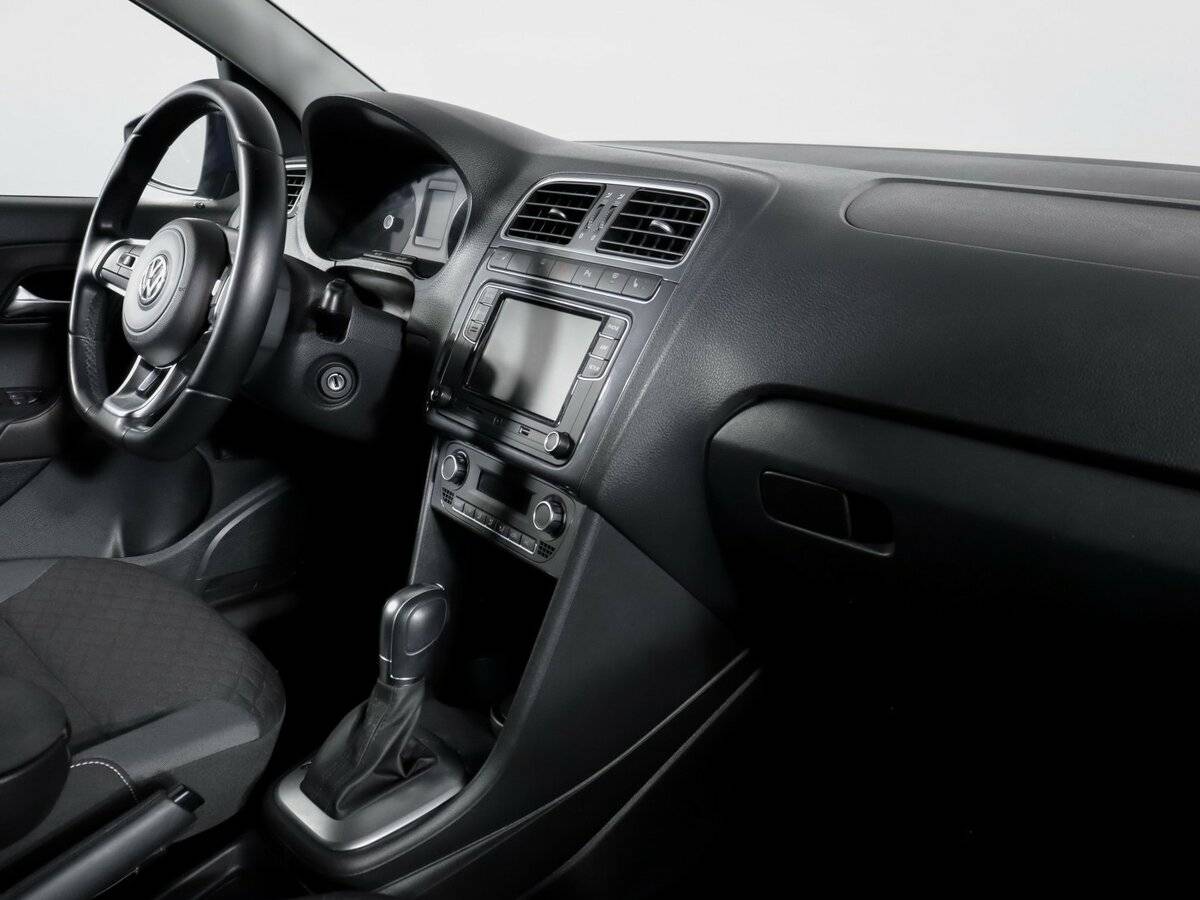Volkswagen Polo с пробегом — 2018 год. Фото: #6