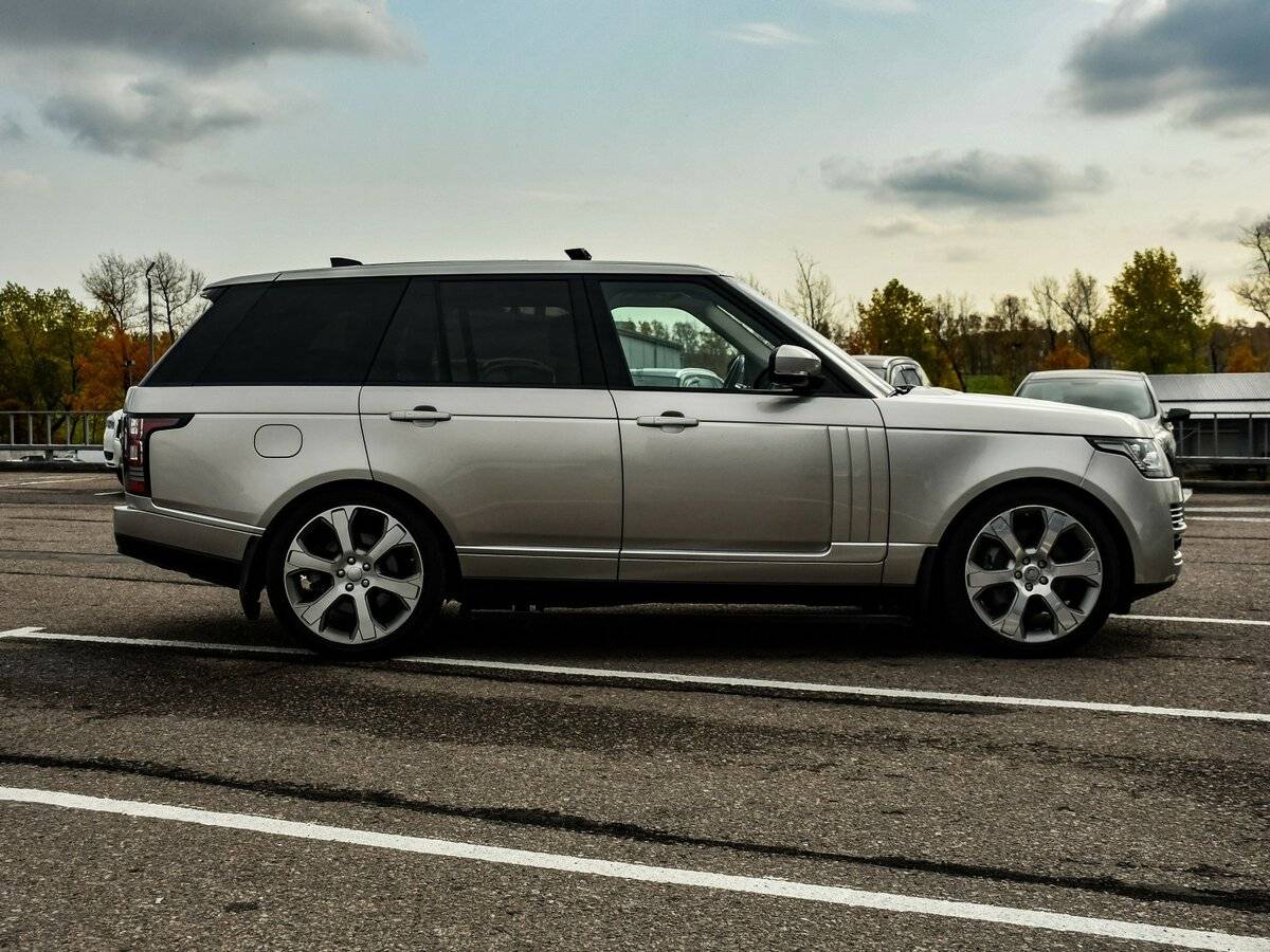 Land Rover Range Rover с пробегом — 2017 год. Фото: #3