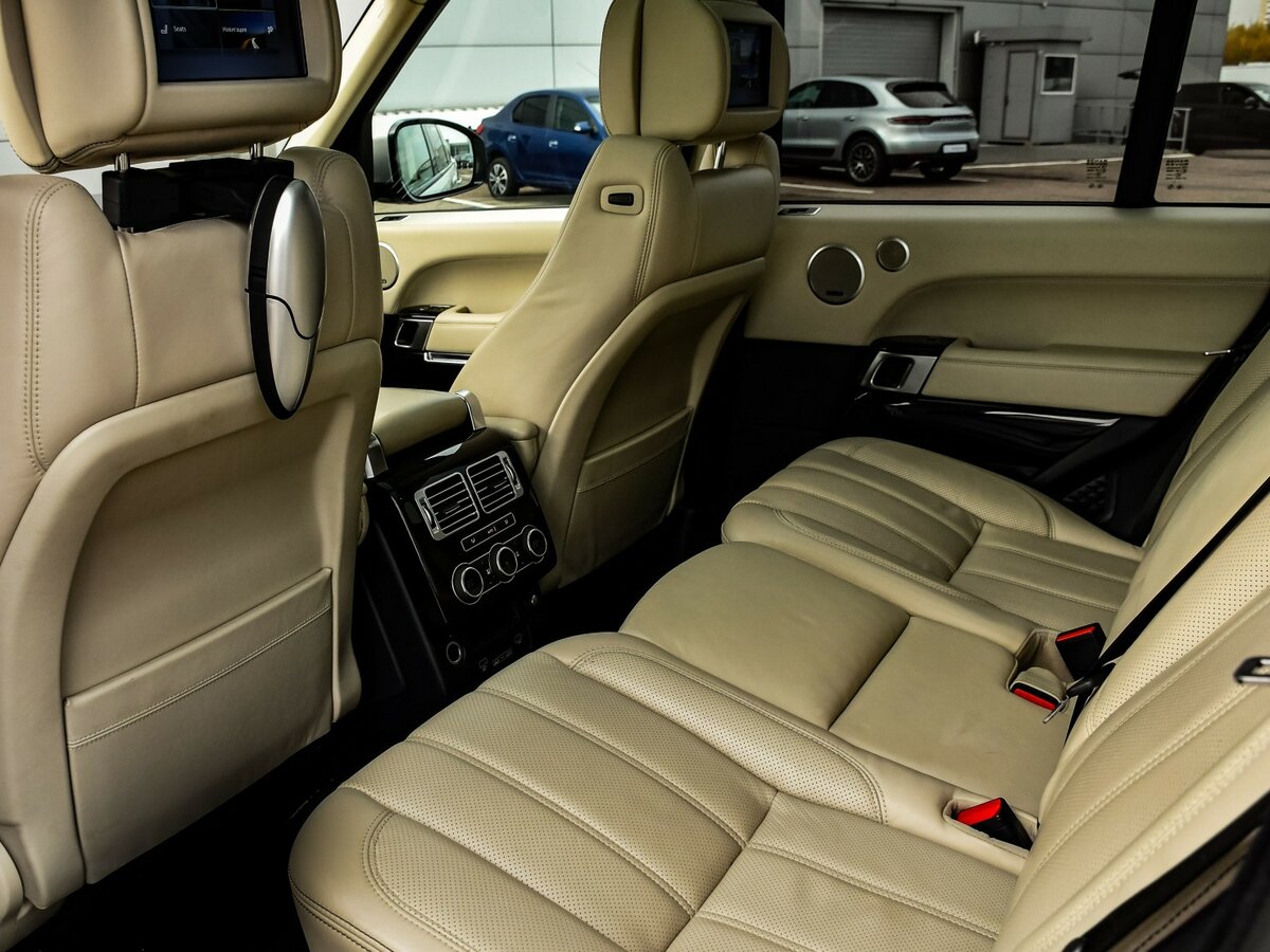 Land Rover Range Rover с пробегом — 2017 год. Фото: #12