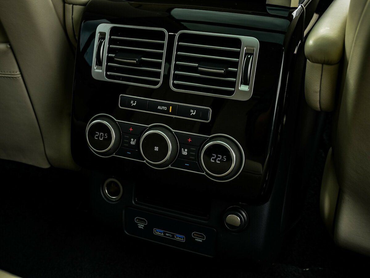 Land Rover Range Rover с пробегом — 2017 год. Фото: #13