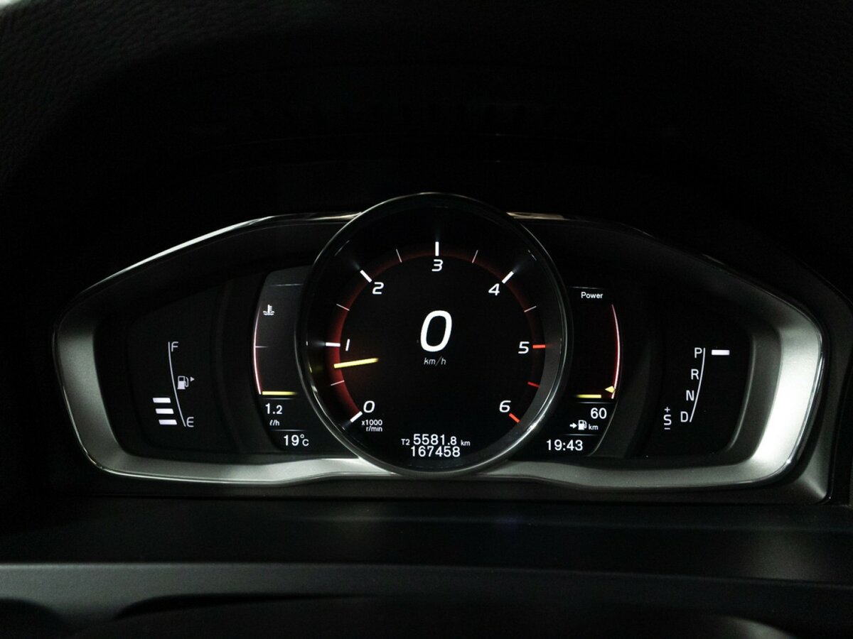 Volvo V60 Cross Country с пробегом — 2016 год. Фото: #11