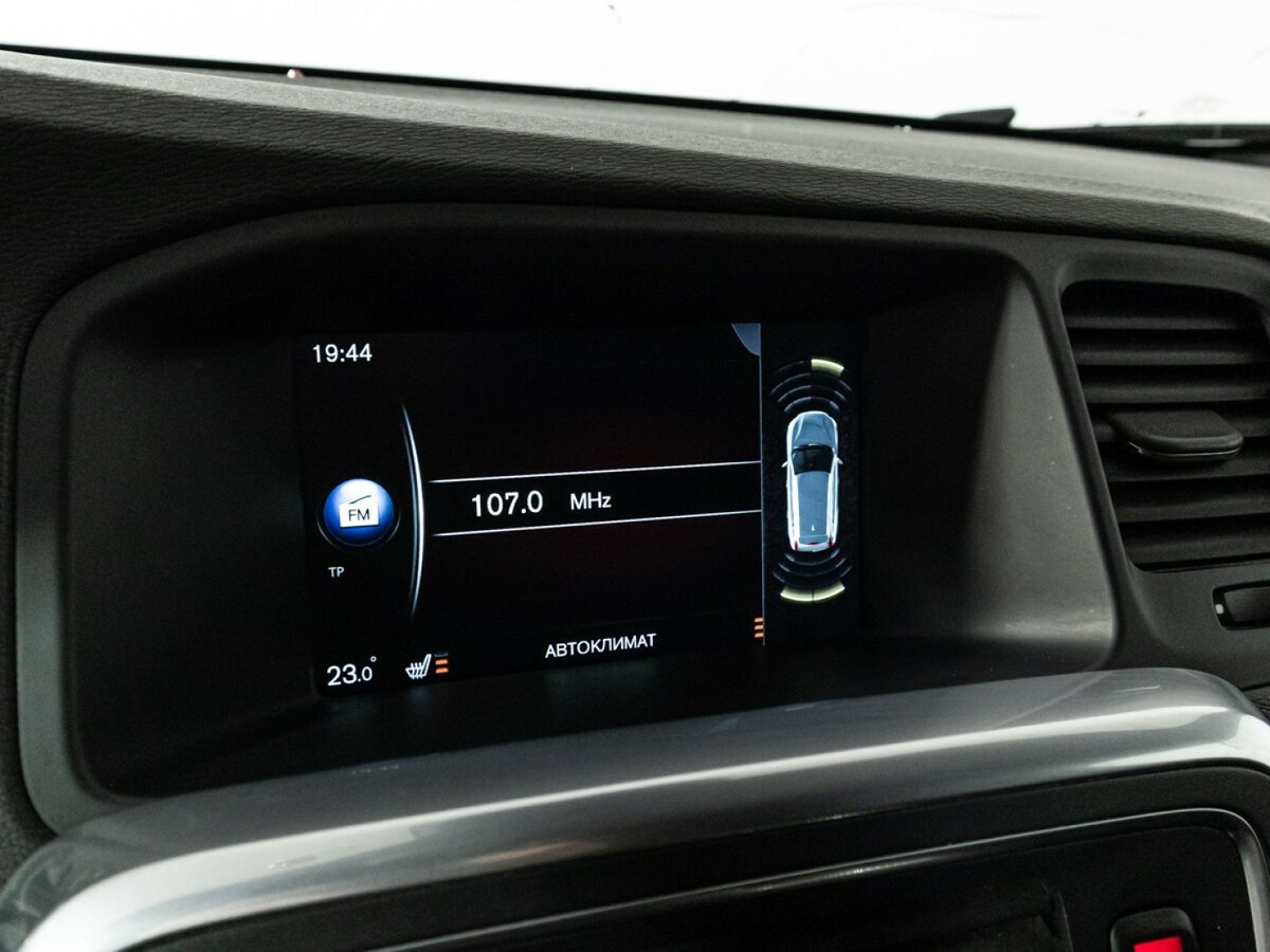 Volvo V60 Cross Country с пробегом — 2016 год. Фото: #14