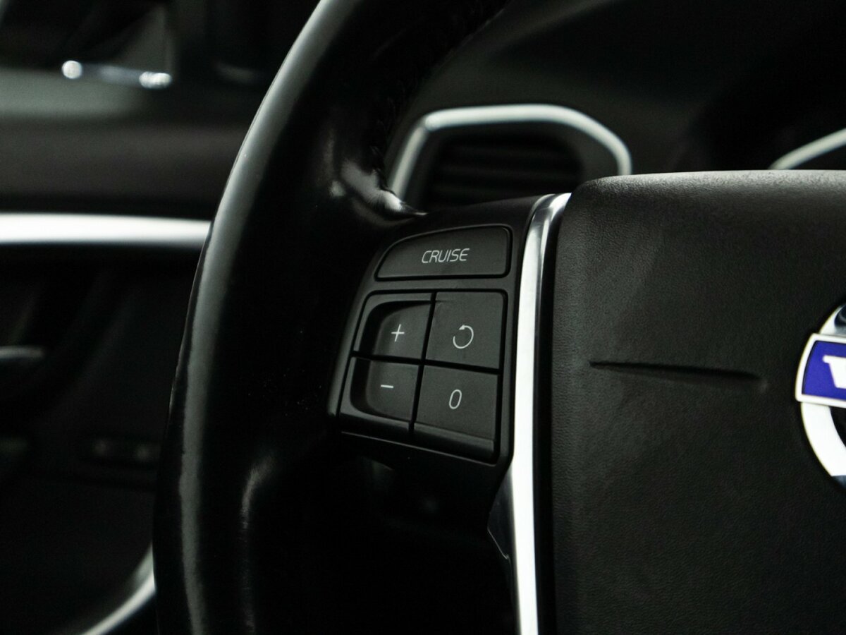 Volvo V60 Cross Country с пробегом — 2016 год. Фото: #16