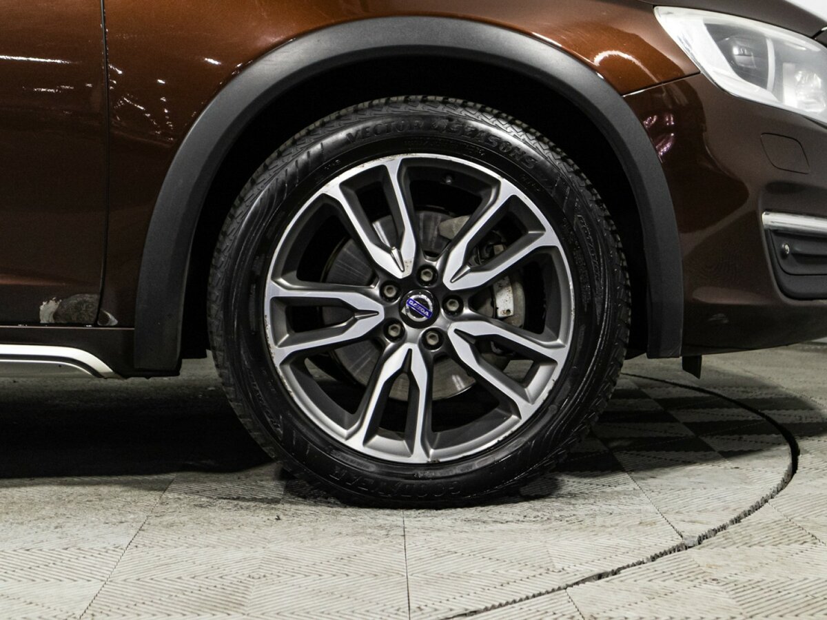 Volvo V60 Cross Country с пробегом — 2016 год. Фото: #18