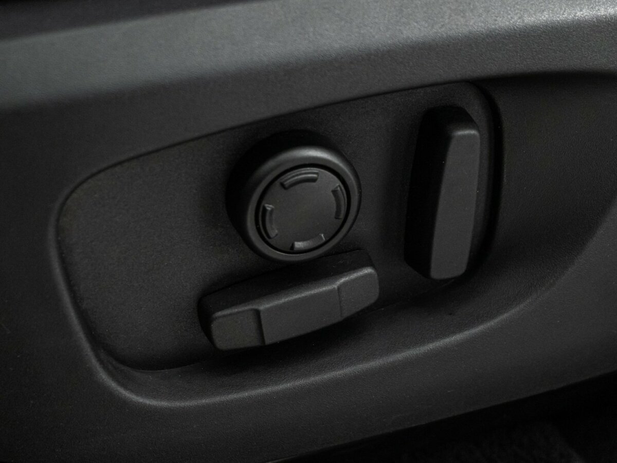 Land Rover Discovery Sport с пробегом — 2017 год. Фото: #14