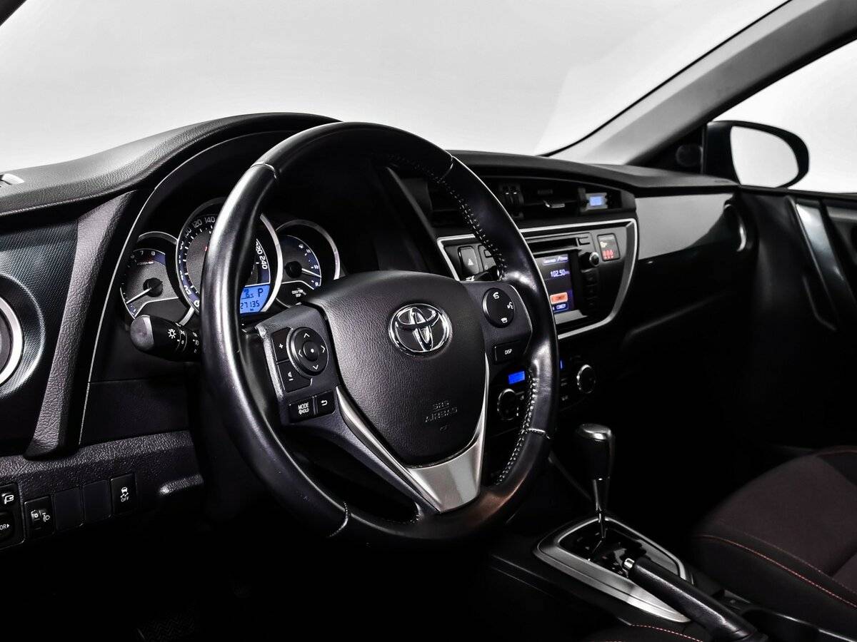 Toyota Auris с пробегом — 2014 год. Фото: #9