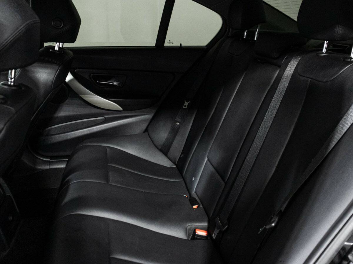 BMW 3 серии с пробегом — 2014 год. Фото: #9