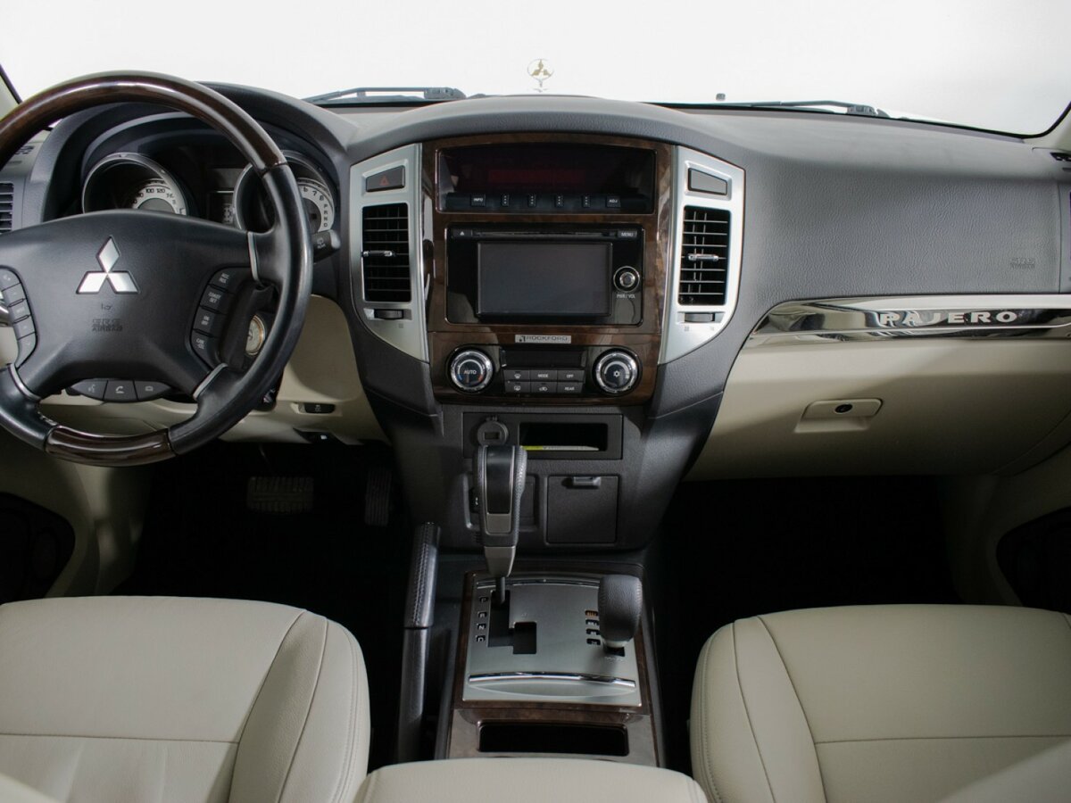 Mitsubishi Pajero с пробегом — 2019 год. Фото: #10