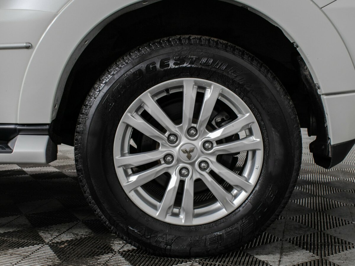 Mitsubishi Pajero с пробегом — 2019 год. Фото: #17