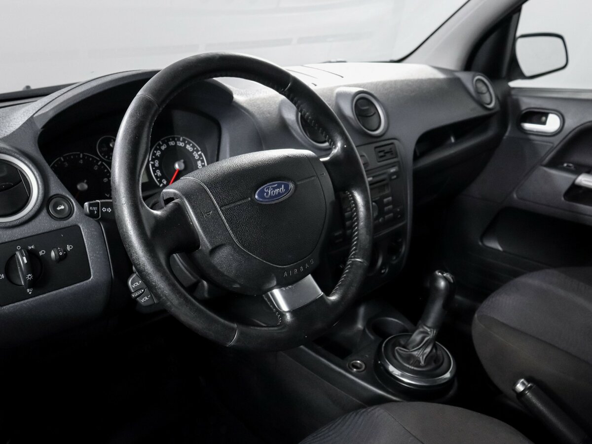 Ford Fusion с пробегом — 2007 год. Фото: #9