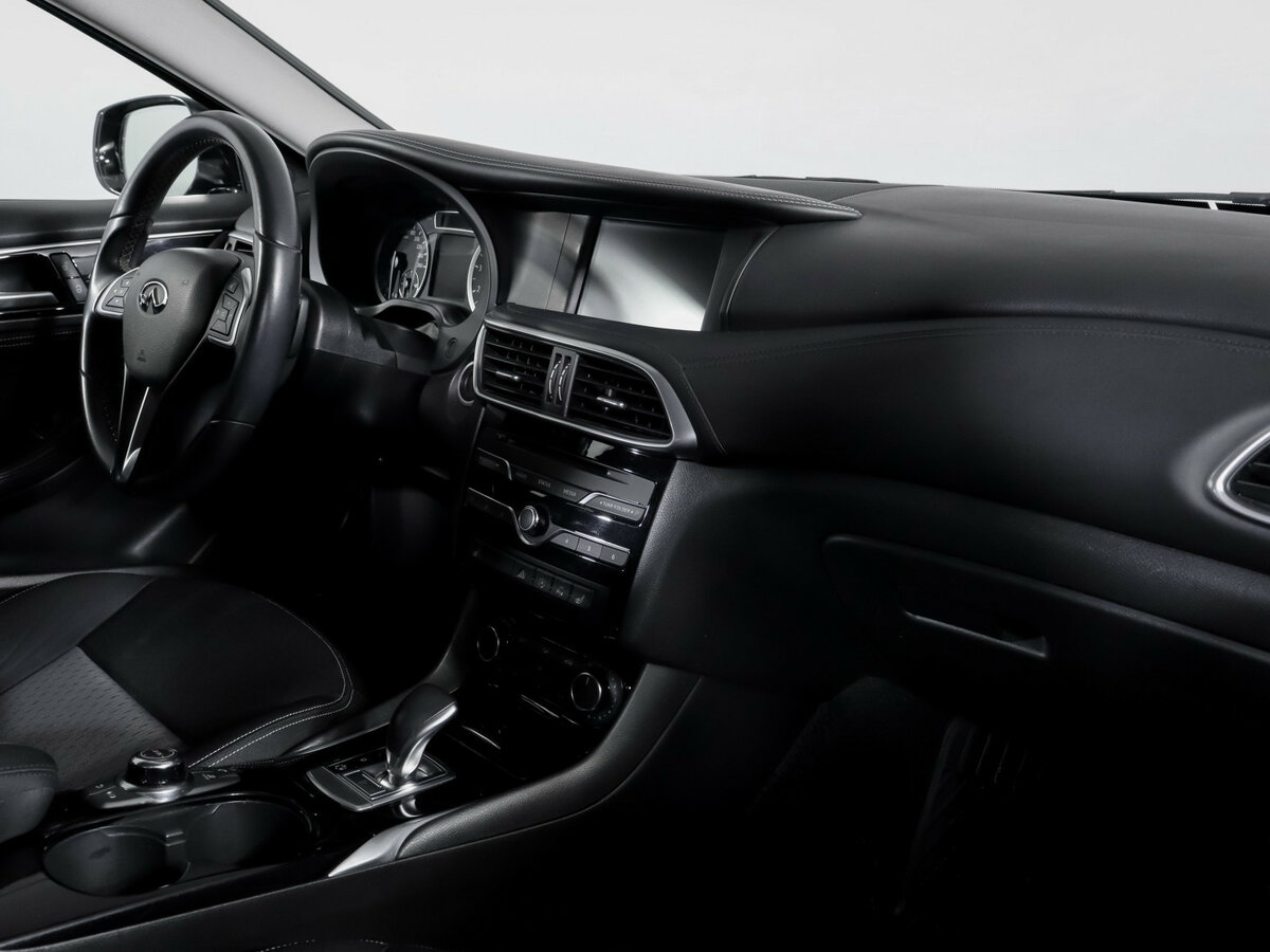 Infiniti QX30 с пробегом — 2017 год. Фото: #6