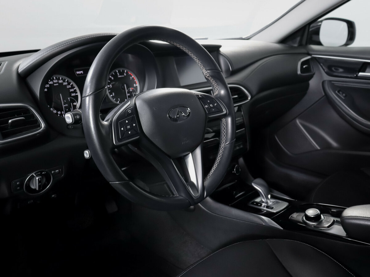 Infiniti QX30 с пробегом — 2017 год. Фото: #11