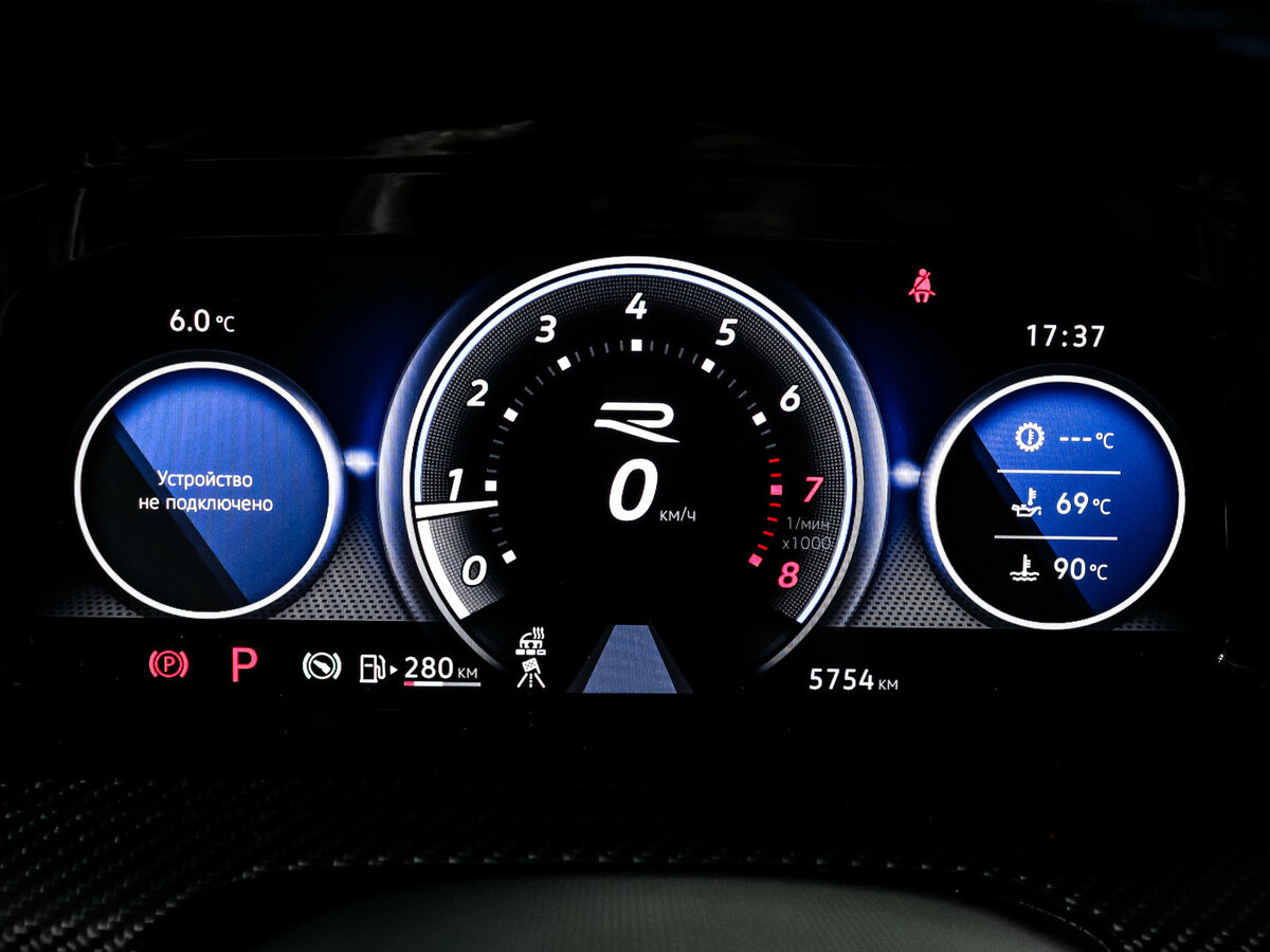 Volkswagen Golf R с пробегом — 2023 год. Фото: #8