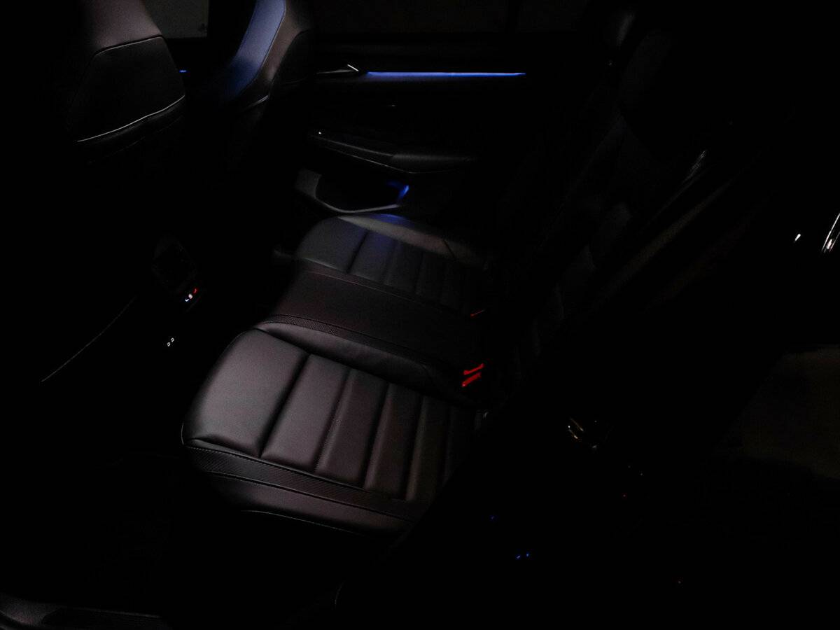 Volkswagen Golf R с пробегом — 2023 год. Фото: #28