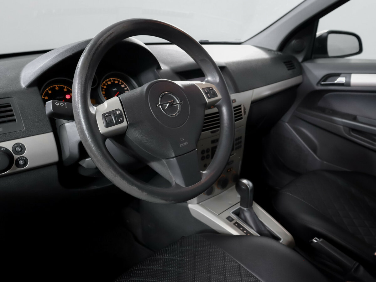Opel Astra с пробегом — 2007 год. Фото: #10