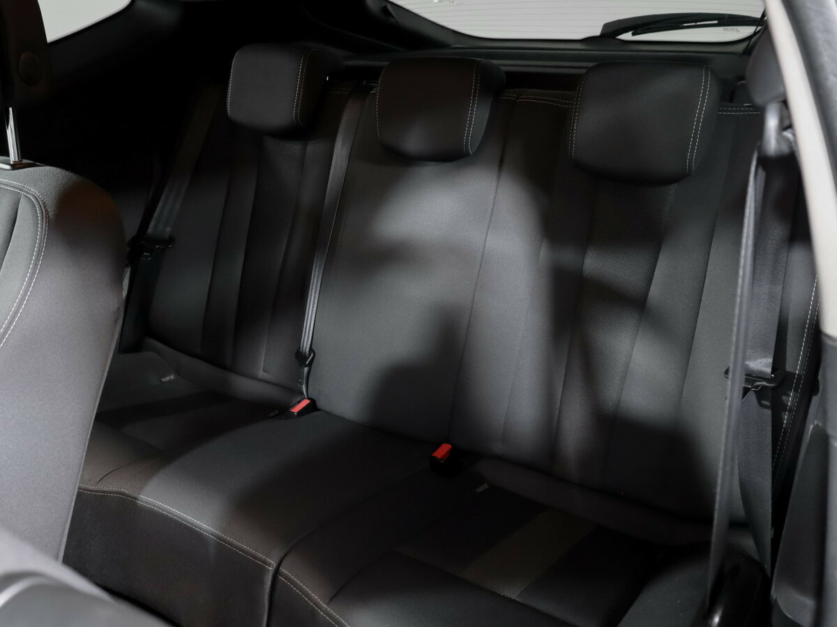 Renault Megane с пробегом — 2011 год. Фото: #7