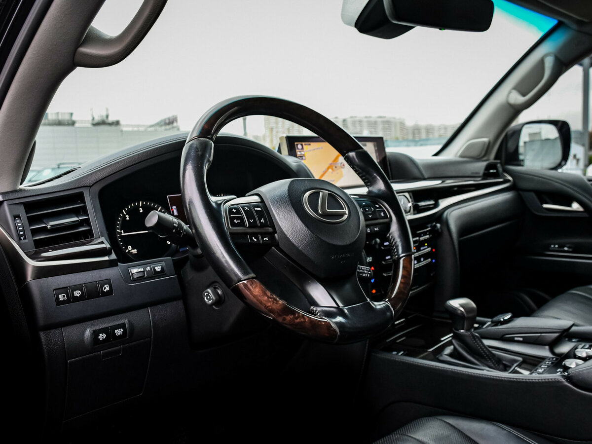 Lexus LX с пробегом — 2016 год. Фото: #10