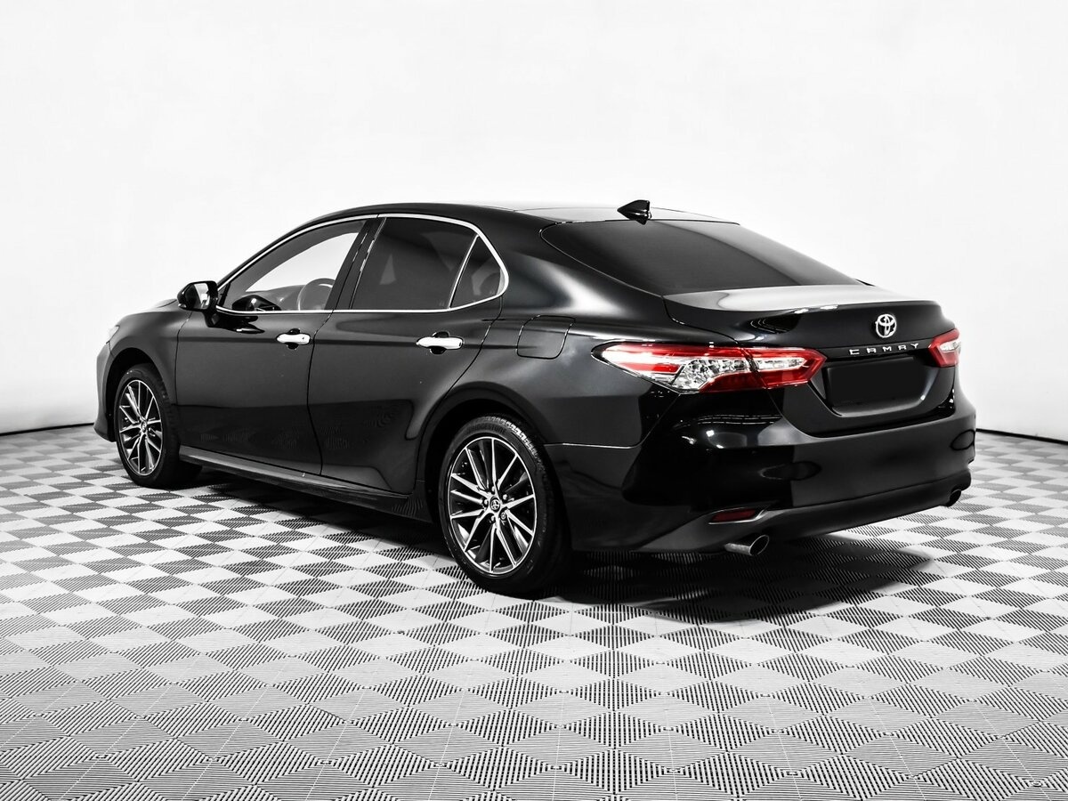 Toyota Camry с пробегом — 2023 год. Фото: #5