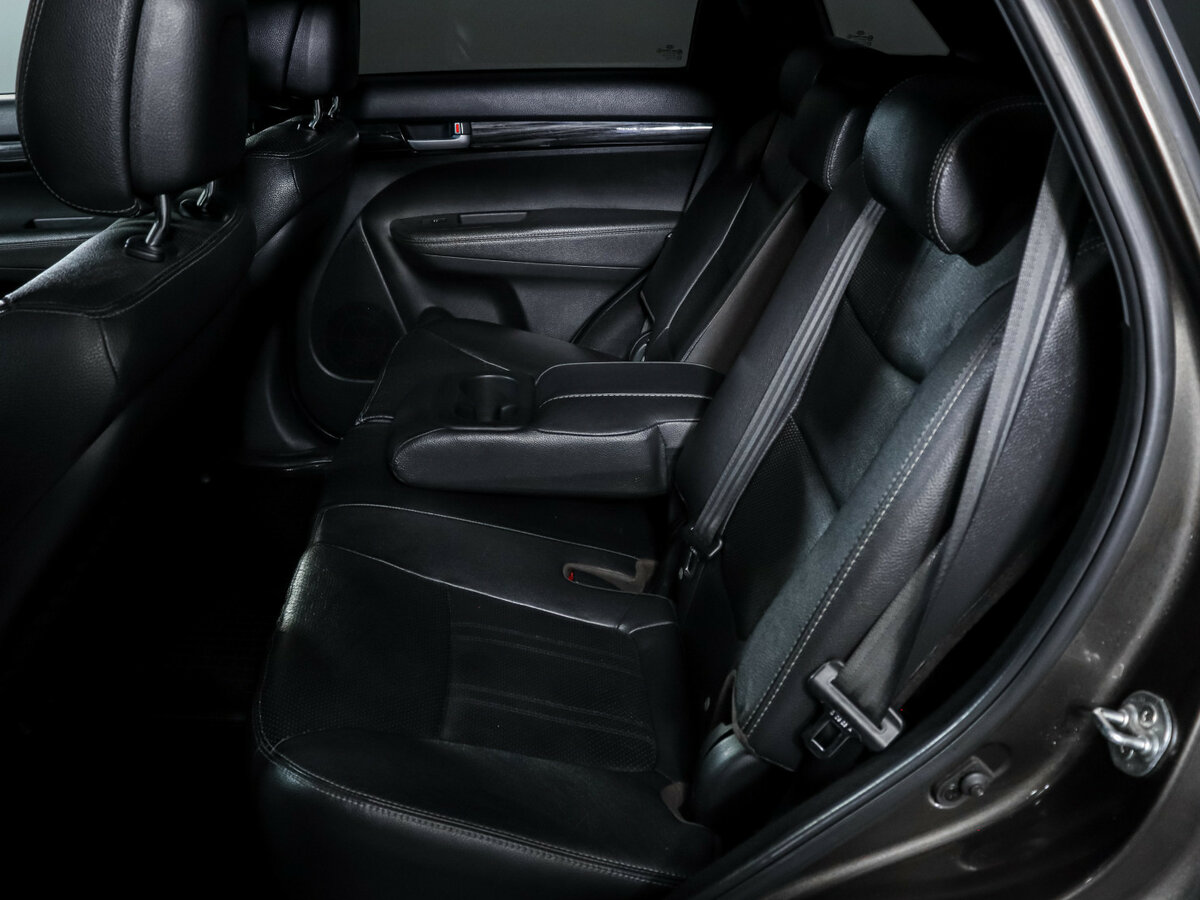 Kia Sorento с пробегом — 2011 год. Фото: #9