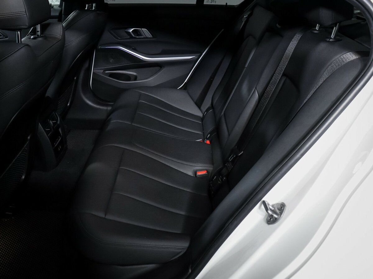 BMW 3 серии с пробегом — 2020 год. Фото: #7