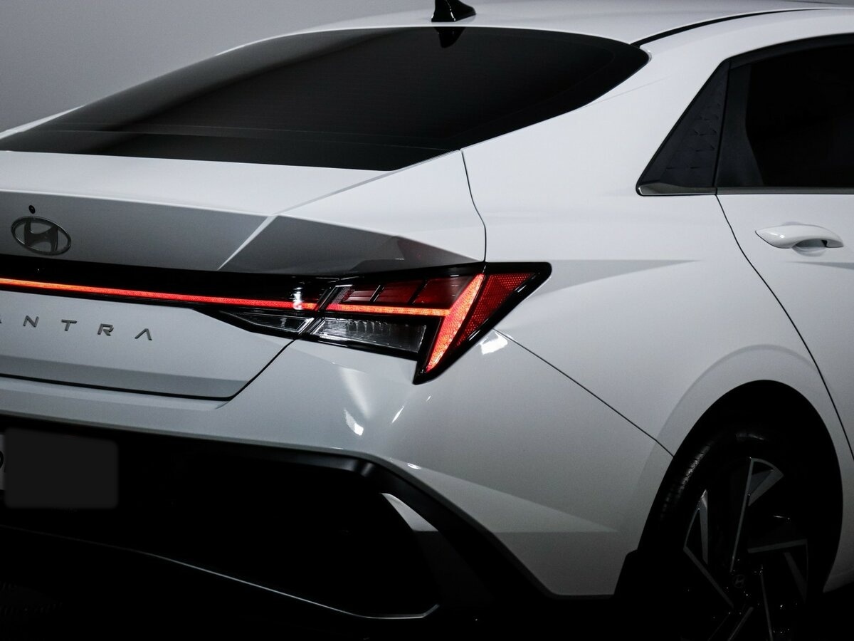 Hyundai Elantra с пробегом — 2024 год. Фото: #12
