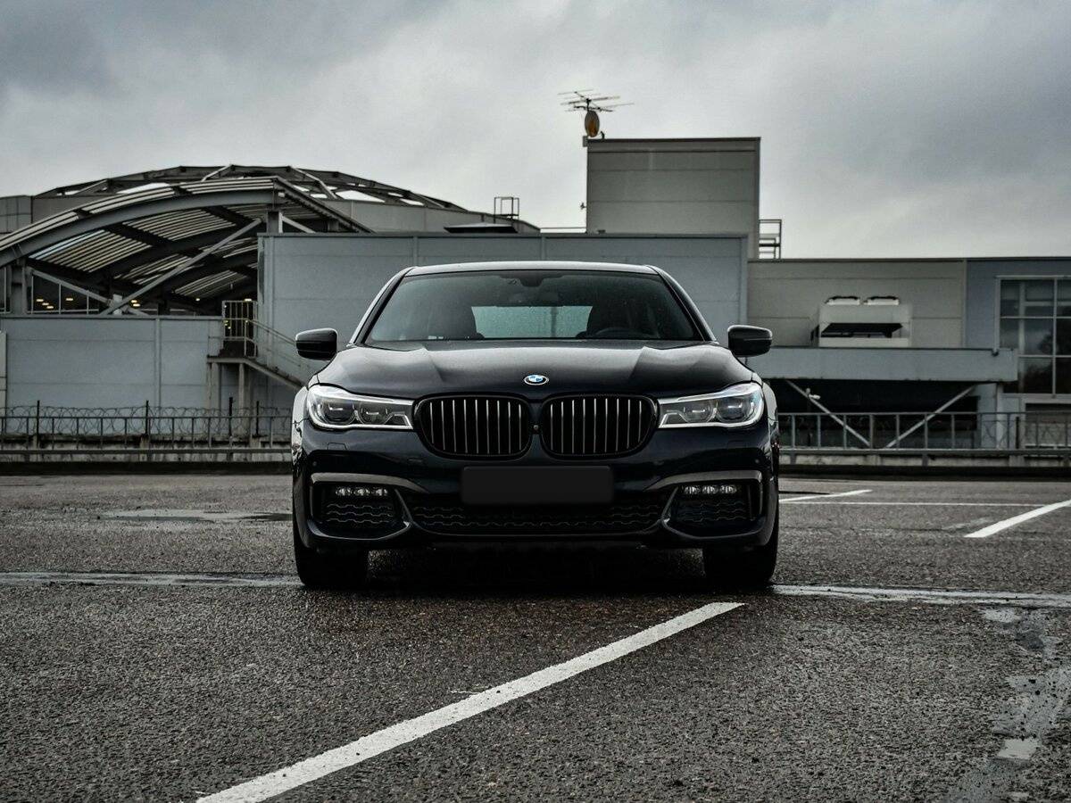 BMW 7 серии с пробегом — 2018 год. Фото: #1