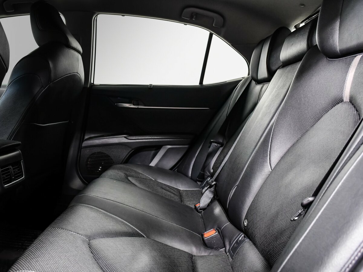 Toyota Camry с пробегом — 2021 год. Фото: #9