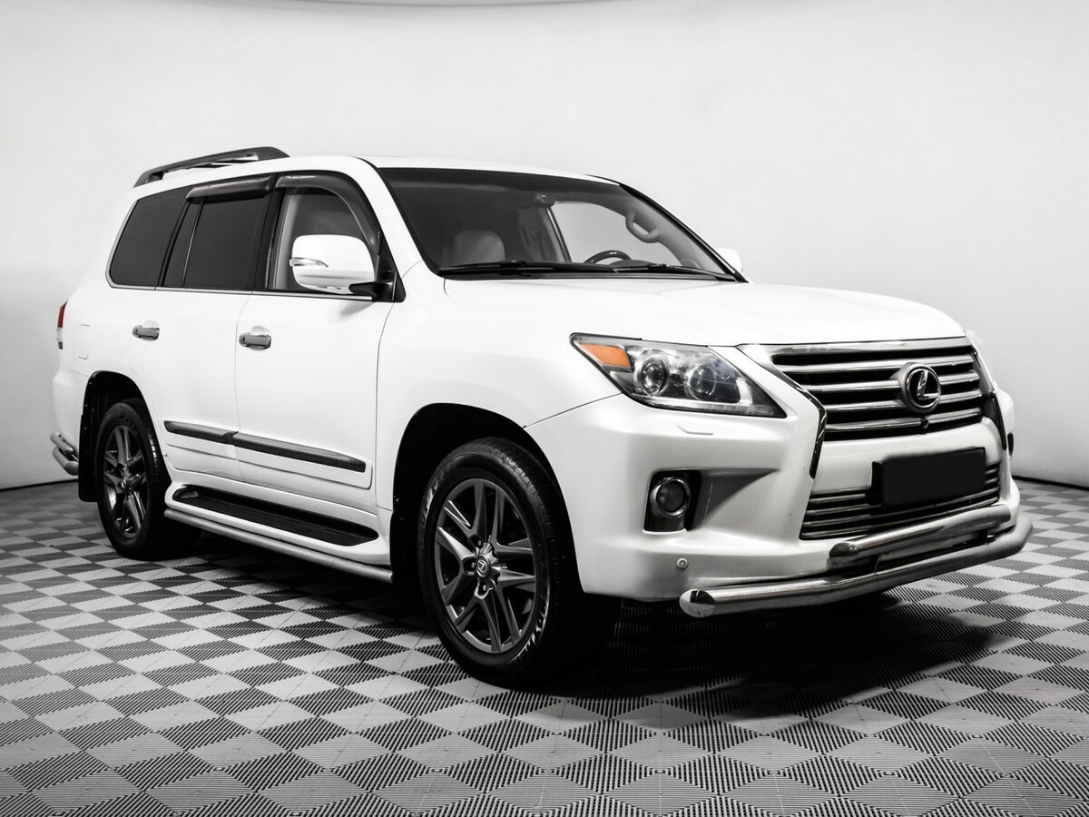 Lexus LX с пробегом — 2012 год. Фото: #2