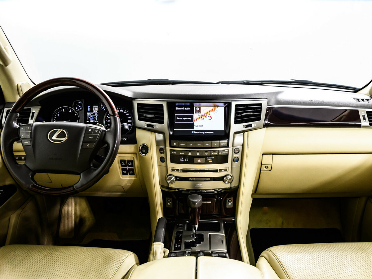 Lexus LX с пробегом — 2012 год. Фото: #8