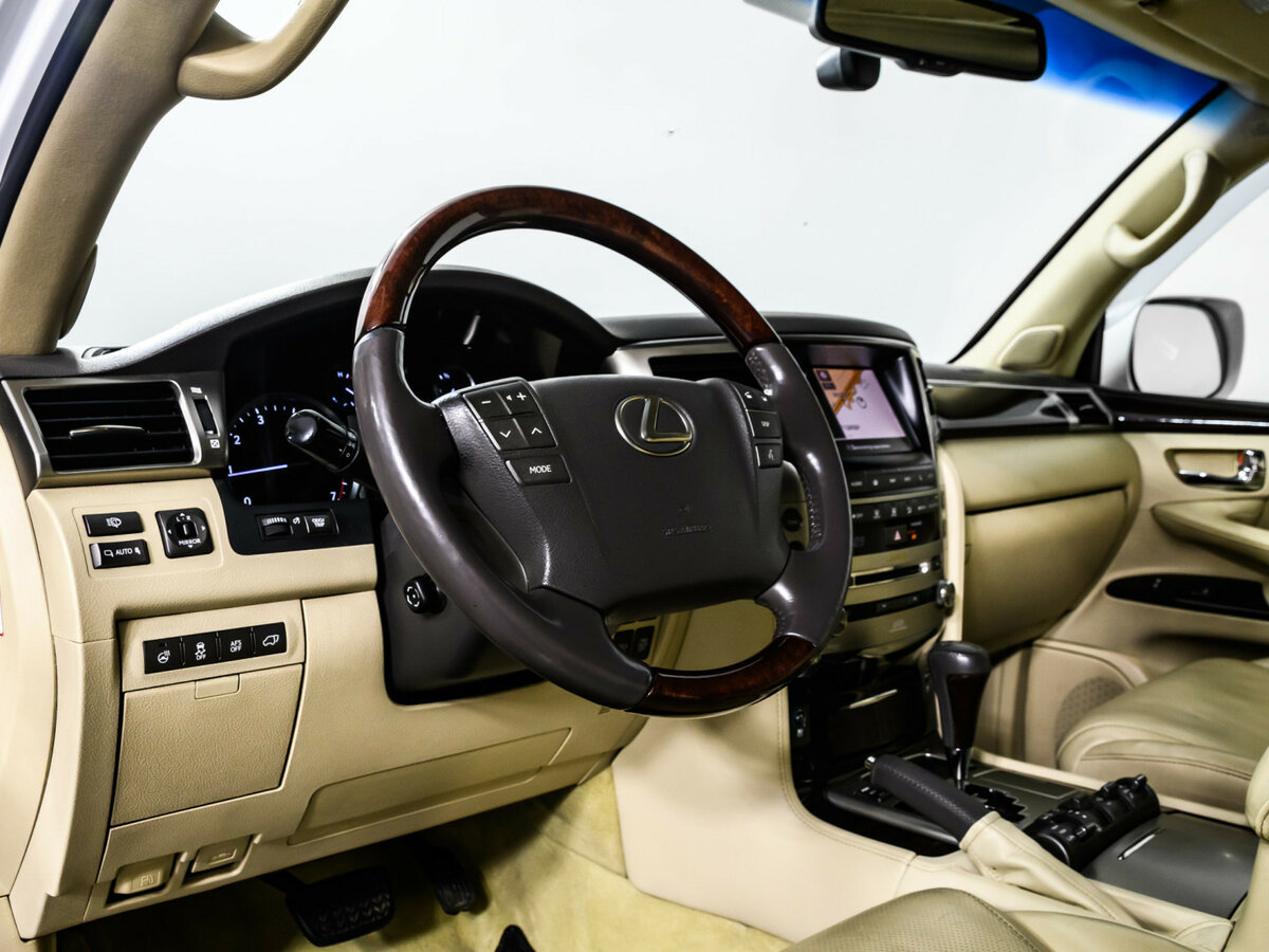 Lexus LX с пробегом — 2012 год. Фото: #10