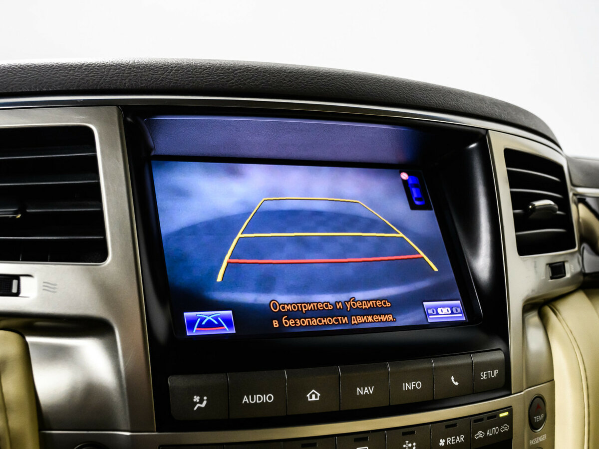 Lexus LX с пробегом — 2012 год. Фото: #12