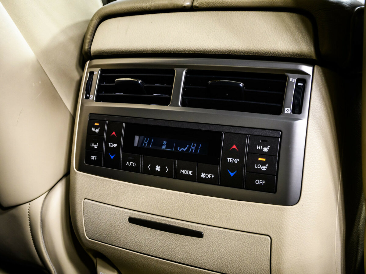 Lexus LX с пробегом — 2012 год. Фото: #14