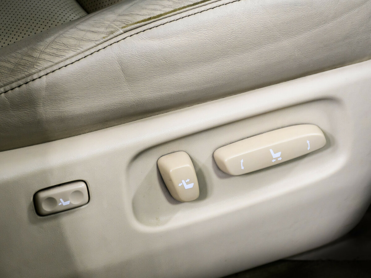 Lexus LX с пробегом — 2012 год. Фото: #16