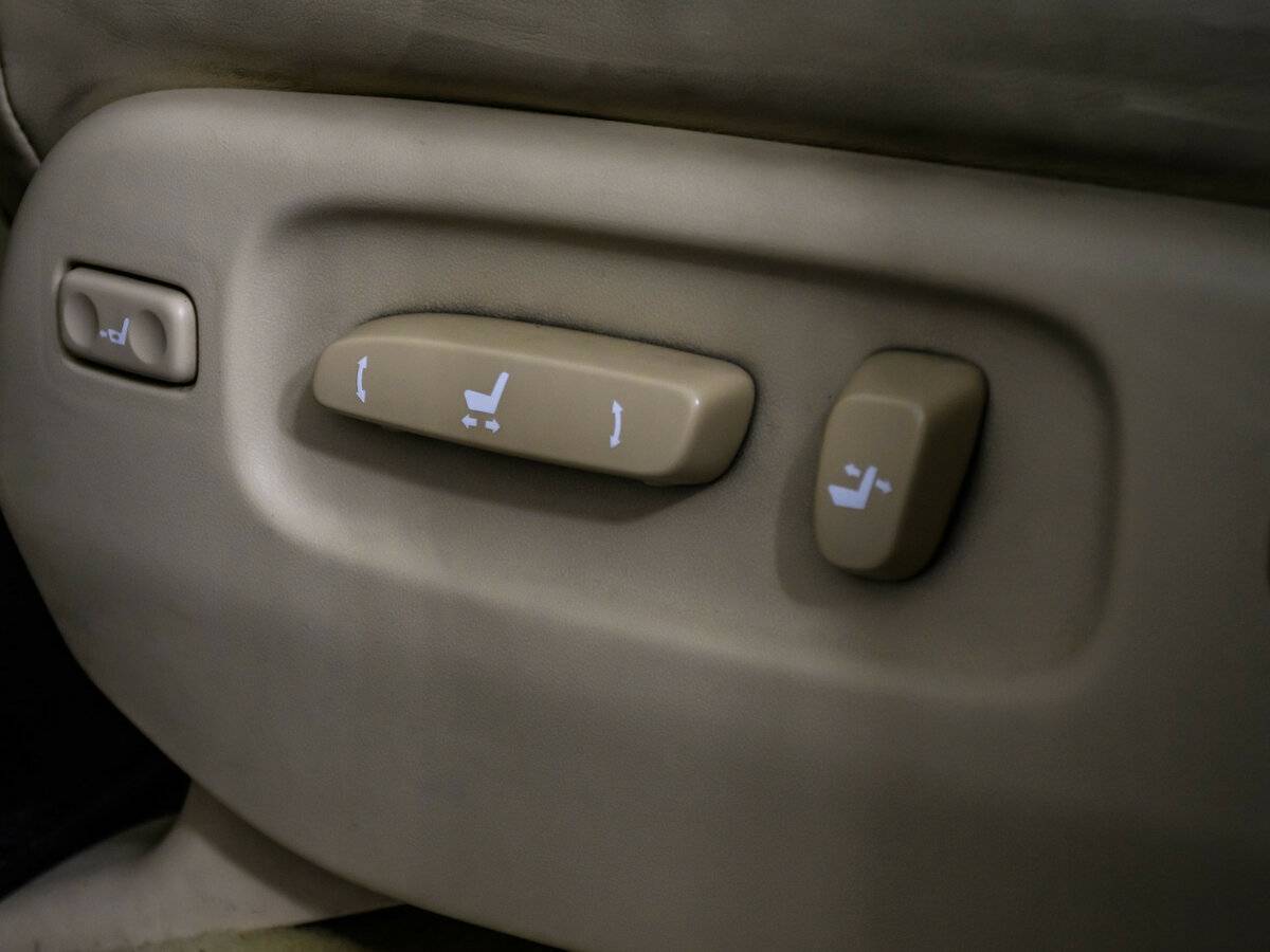 Lexus LX с пробегом — 2012 год. Фото: #17