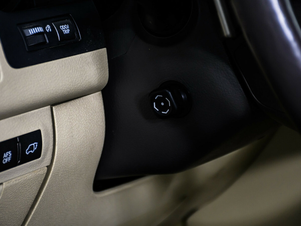 Lexus LX с пробегом — 2012 год. Фото: #18