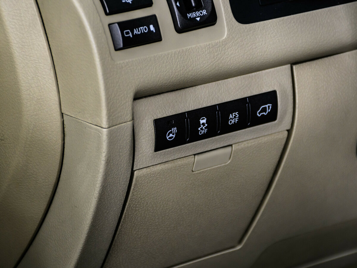 Lexus LX с пробегом — 2012 год. Фото: #19