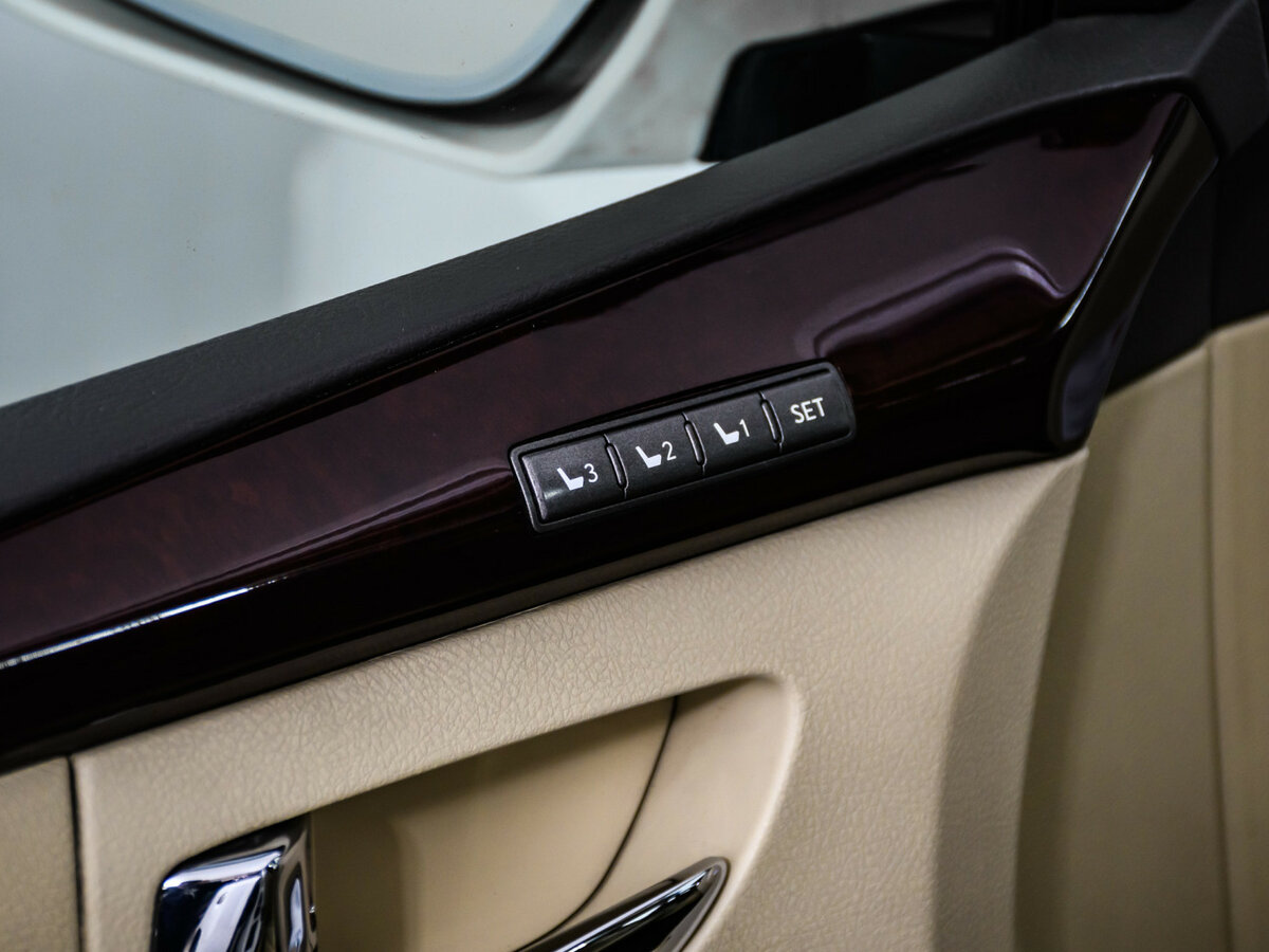 Lexus LX с пробегом — 2012 год. Фото: #20