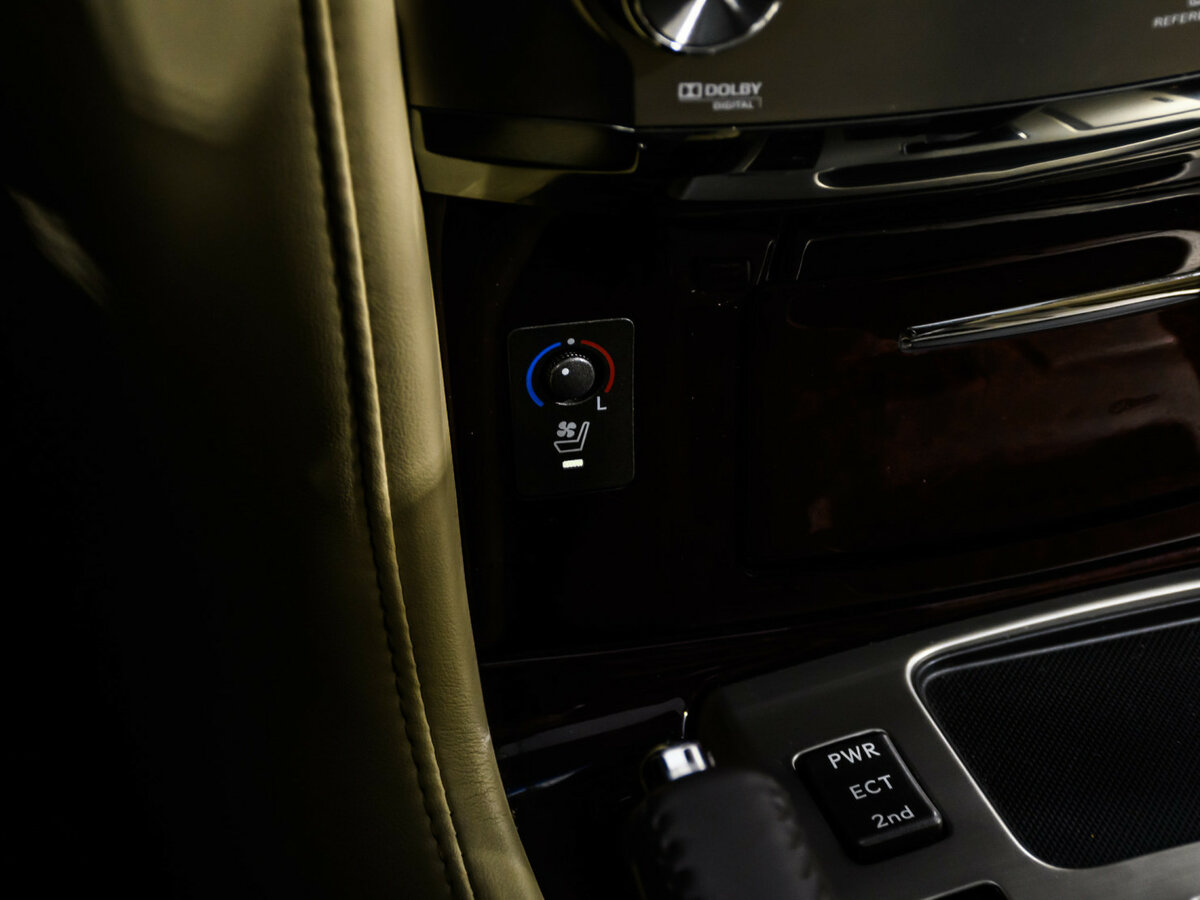 Lexus LX с пробегом — 2012 год. Фото: #21